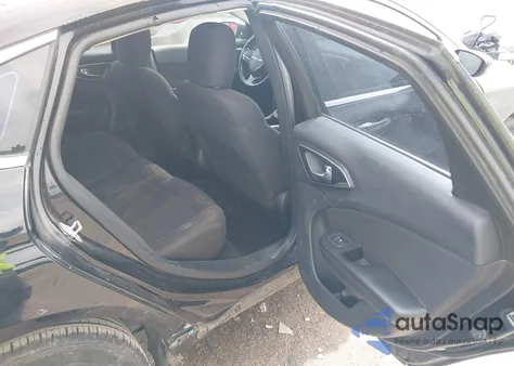 2015 Chrysler 200 Limited из США, поврежденный, VIN 1C3CCCAB4FN599992